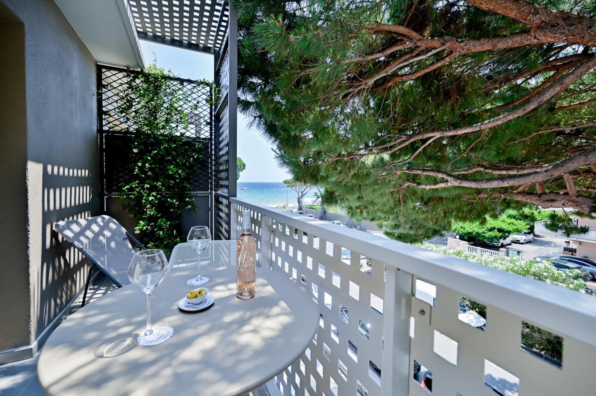 Hotel La Menado Cavalaire-sur-Mer Exterior photo